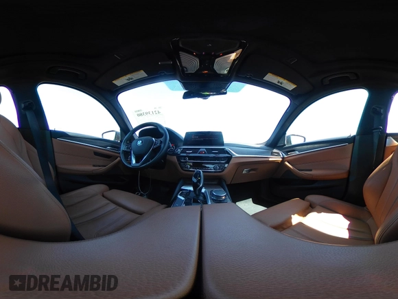 2019 BMW 5 Series 540i с VIN WBAJE5C5XKWW20300, выставлен на аукционе IAAI как лот 42139380 с пробегом 32 802 миль миль и . История ставок и продаж доступна на DreamBid. Изображение 18.