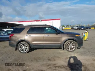 2015 Ford Explorer XLT with VIN 1FM5K8D80FGA93600, listed as a IAAI auction lot 41892821 with 207,028 mi miles and . Bid and sale history available at carsss.com. Image 13.