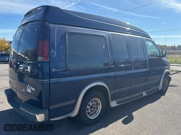 2002 Chevrolet Chevy Van z VIN 1GBFG15M421166126, wystawiony jako Copart lot #82826034 z przebiegiem 213 771 mil mil oraz Czysty tytuł • Clean title. Historia ofert i sprzedaży dostępna na DreamBid. Obrazek 4.