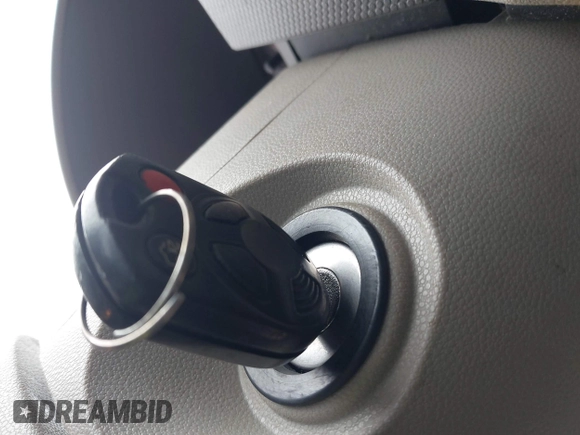 2010 Ford Escape XLS с VIN 1FMCU0C75AKB62752, выставлен на аукционе IAAI как лот 41962316 с пробегом 159 942 миль миль и . История ставок и продаж доступна на DreamBid. Изображение 11.