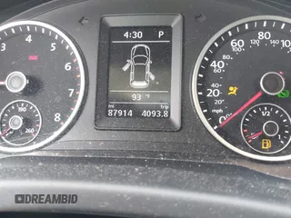 2017 Volkswagen Tiguan S z VIN WVGAV7AX2HK051022, wystawiony jako IAAI lot #42214161 z przebiegiem 87 914 mil mil oraz . Historia ofert i sprzedaży dostępna na DreamBid. Obrazek 7.