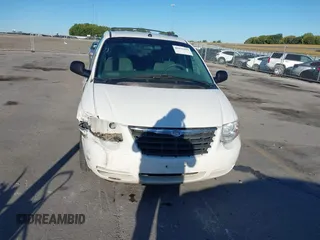 2005 Chrysler Town & Country LX z VIN 2C4GP44R65R509839, wystawiony jako IAAI lot #40433491 z przebiegiem 181 603 mil mil oraz . Historia ofert i sprzedaży dostępna na DreamBid. Obrazek 6.