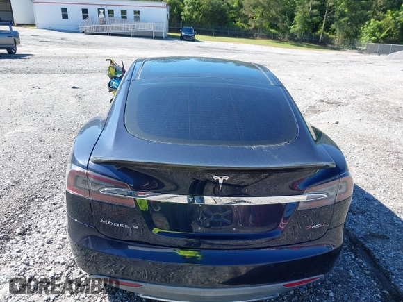 2015 Tesla Model S 85D with VIN 5YJSA4H47FF083005, listed as a IAAI auction lot 40970624 with 84,327 mi miles. Bid and sale history available at carsss.com. Image 17.