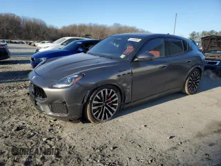 2023 Maserati Grecale Modena z VIN ZN682AVM1P7409302, wystawiony jako Copart lot #41648585 z przebiegiem 4645 mil mil oraz Szkody całkowita. Historia ofert i sprzedaży dostępna na DreamBid. Obrazek 1.