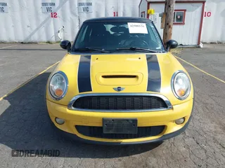 2009 MINI Hardtop S z VIN WMWMF73579TT97876, wystawiony jako IAAI lot #42500156 z przebiegiem 115 037 mil mil oraz . Historia ofert i sprzedaży dostępna na DreamBid. Obrazek 6.