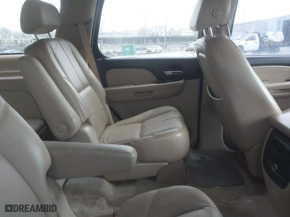 2007 GMC Yukon Denali with VIN 1GKFK638X7J136699, listed as a IAAI auction lot 41803850 with 192,541 mi miles. Bid and sale history available at carsss.com. Image 8.
