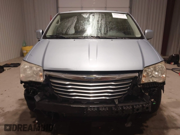 2013 Chrysler Town & Country Touring with VIN 2C4RC1BG8DR689862, listed as a IAAI auction lot 41082531 with 181,447 mi miles. Bid and sale history available at carsss.com. Image 6.