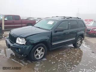 2005 Jeep Grand Cherokee Laredo with VIN 1J4GS48K45C677011, listed as a IAAI auction lot 41121018 with 210,814 mi miles. Bid and sale history available at carsss.com. Image 2.