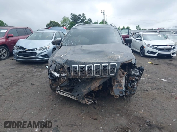 2019 Jeep Cherokee Latitude Plus z VIN 1C4PJLLB7KD482634, wystawiony jako IAAI lot #42131572 z przebiegiem 134 811 mil mil oraz . Historia ofert i sprzedaży dostępna na DreamBid. Obrazek 12.
