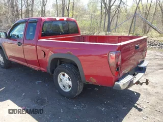 2005 Chevrolet Colorado LS Z71 with VIN 1GCDT196058222276, listed as a IAAI auction lot 42136363 with 999,999 mi miles. Bid and sale history available at carsss.com. Image 3.