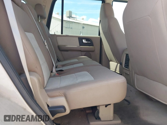 2005 Ford Expedition Special Service with VIN 1FMPU15595LA67565, listed as a IAAI auction lot 41723035 with 106,512 mi miles. Bid and sale history available at carsss.com. Image 8.