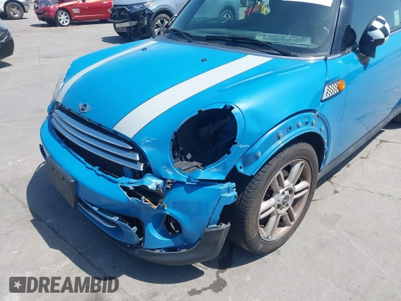 2014 MINI Convertible с VIN WMWZN3C55ET569656, выставлен на аукционе IAAI как лот 42105348 с пробегом 87 671 миль миль и . История ставок и продаж доступна на DreamBid. Изображение 6.
