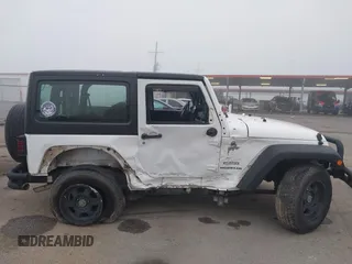 2013 Jeep Wrangler Sport z VIN 1C4AJWAG9DL653348, wystawiony jako IAAI lot #42096860 z przebiegiem 55 575 mil mil oraz . Historia ofert i sprzedaży dostępna na DreamBid. Obrazek 13.