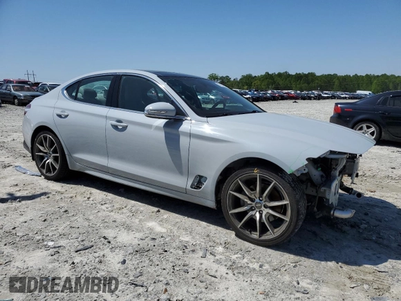 2022 Genesis G70 2.0T z VIN KMTG34TA0NU089619, wystawiony jako Copart lot #52154495 z przebiegiem 70 890 mil mil oraz Szkody całkowita. Historia ofert i sprzedaży dostępna na DreamBid. Obrazek 4.