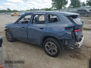 2025 BMW X1 xDrive28i z VIN WBX73EF03S5165138, wystawiony jako Copart lot #54831835 z przebiegiem 2 955 mil mil oraz Szkoda całkowita • Salvage title. Historia ofert i sprzedaży dostępna na DreamBid. Obrazek 2.