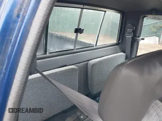 1992 Toyota Pickup DLX z VIN JT4RN93P5N5062042, wystawiony jako IAAI lot #42522750 z przebiegiem 279 395 mil mil oraz . Historia ofert i sprzedaży dostępna na DreamBid. Obrazek 8.