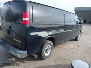 2004 Chevrolet Express Passenger with VIN 1GAHG39U641170703, listed as a IAAI auction lot 41745878 with 194,636 mi miles. Bid and sale history available at carsss.com. Image 4.