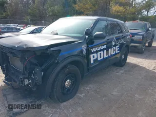 2020 Ford Police Interceptor Utility z VIN 1FM5K8AB2LGC51317, wystawiony jako IAAI lot #41755681 z przebiegiem 102 945 mil mil oraz . Historia ofert i sprzedaży dostępna na DreamBid. Obrazek 2.