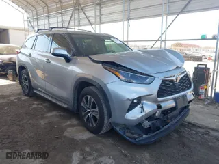 2022 Toyota Highlander XLE with VIN 5TDGZRBH1NS568368, listed as a IAAI auction lot 41666106 with 80,709 mi miles. Bid and sale history available at carsss.com. Image 1.