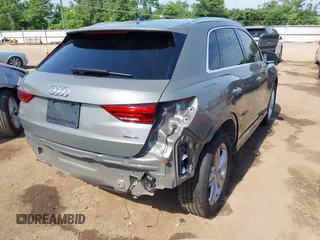 2022 Audi Q3 S line Premium Plus z VIN WA1EECF39N1066181, wystawiony jako IAAI lot #42570617 z przebiegiem 33 066 mil mil oraz . Historia ofert i sprzedaży dostępna na DreamBid. Obrazek 4.