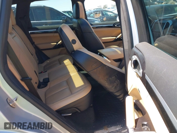 2016 Porsche Cayenne z VIN WP1AA2A26GKA13183, wystawiony jako IAAI lot #39110607 z przebiegiem Nie podano mil oraz . Historia ofert i sprzedaży dostępna na DreamBid. Obrazek 8.