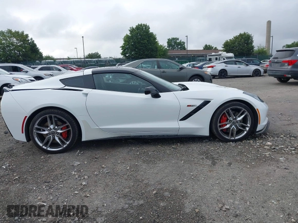 2015 Chevrolet Corvette Z51 3LT z VIN 1G1YM2D72F5119618, wystawiony jako IAAI lot #42744702 z przebiegiem Nie podano mil oraz . Historia ofert i sprzedaży dostępna na DreamBid. Obrazek 13.