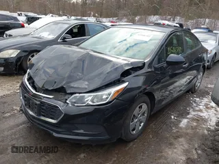 2017 Chevrolet Cruze LS z VIN 1G1BC5SM3H7138902, wystawiony jako IAAI lot #41546782 z przebiegiem 90 908 mil mil oraz . Historia ofert i sprzedaży dostępna na DreamBid. Obrazek 2.