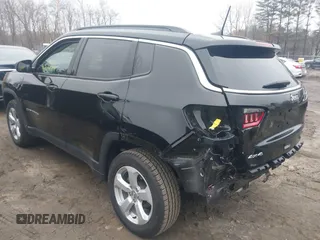 2018 Jeep Compass Altitude with VIN 3C4NJDBB0JT399781, listed as a IAAI auction lot 41711499 with 39,891 mi miles and . Bid and sale history available at carsss.com. Image 3.