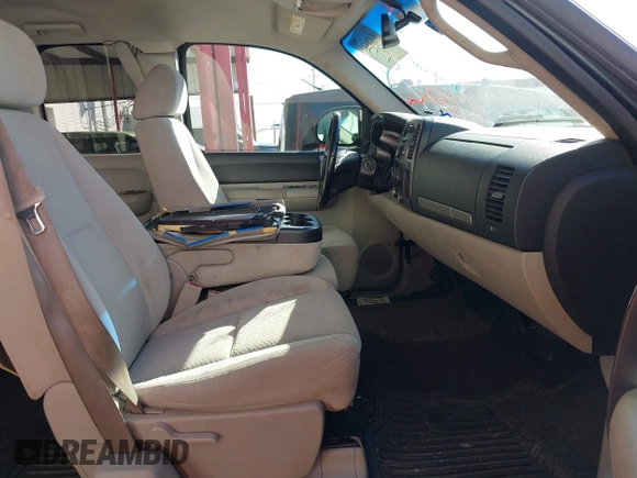 2007 Chevrolet Silverado 1500 LT w/1LT with VIN 2GCEC19J571562893, listed as a IAAI auction lot 41420449 with 246,613 mi miles. Bid and sale history available at carsss.com. Image 5.
