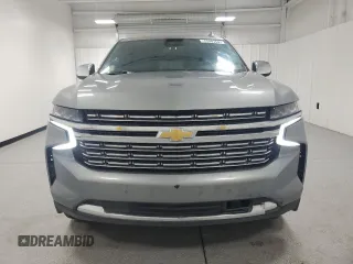 2023 Chevrolet Suburban Premier z VIN 1GNSCFKD9PR327710, wystawiony jako Copart lot #66029945 z przebiegiem 33 088 mil mil oraz Czysty tytuł • Clean title. Historia ofert i sprzedaży dostępna na DreamBid. Obrazek 5.