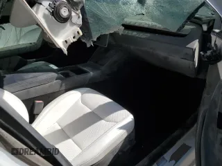 2025 Tesla Model 3 Long Range z VIN 5YJ3E1EA0SF924481, wystawiony jako Copart lot #50844985 z przebiegiem Nie podano mil oraz Szkoda całkowita • Salvage title. Historia ofert i sprzedaży dostępna na DreamBid. Obrazek 8.