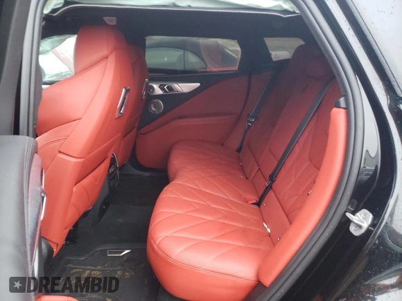 2023 BMW XM z VIN 5YM23CS05P9S12744, wystawiony jako Copart lot #43061175 z przebiegiem Nie podano mil oraz Szkoda całkowita • Salvage title. Historia ofert i sprzedaży dostępna na DreamBid. Obrazek 10.