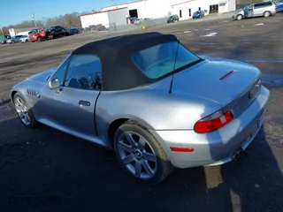 2001 BMW Z3 2.5i with VIN WBACN33461LM03363, listed as a IAAI auction lot 41883292 with 184,957 mi miles. Bid and sale history available at carsss.com. Image 3.