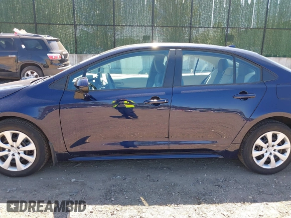 2022 Toyota Corolla LE with VIN 5YFEPMAE8NP320053, listed as a IAAI auction lot 42020183 with 6,673 mi miles and . Bid and sale history available at carsss.com. Image 14.