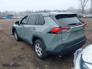 2021 Toyota RAV4 XLE with VIN 2T3P1RFV8MW182888, listed as a IAAI auction lot 41922900 with 39,384 mi miles. Bid and sale history available at carsss.com. Image 3.