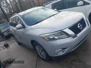 2016 Nissan Pathfinder S with VIN 5N1AR2MN3GC615769, listed as a IAAI auction lot 41565136 with 158,441 mi miles. Bid and sale history available at carsss.com. Image 1.