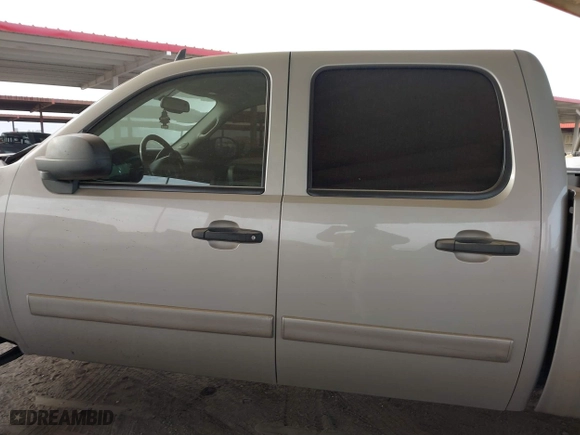 2007 Chevrolet Silverado 1500 LT w/1LT with VIN 3GCEK13367G545265, listed as a IAAI auction lot 41260768 with 162,356 mi miles. Bid and sale history available at carsss.com. Image 14.