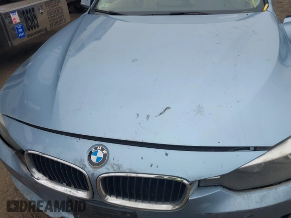 2013 BMW 3 Series 328i xDrive z VIN WBA3B3C53DF531564, wystawiony jako IAAI lot #41927678 z przebiegiem Nie podano mil oraz . Historia ofert i sprzedaży dostępna na DreamBid. Obrazek 10.