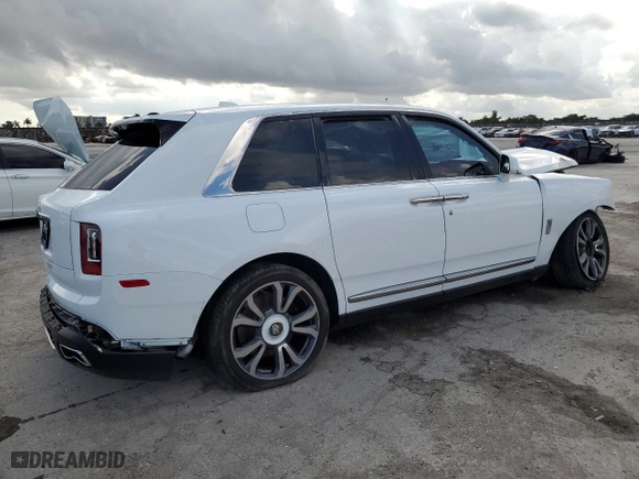 2022 Rolls-Royce Cullinan with VIN SLATV4C09NU210833, listed as a Copart auction lot 86283314 with 6,301 mi miles and Non Repairable. Bid and sale history available at carsss.com. Image 3.