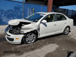 2007 Volkswagen Jetta Wolfsburg Edition z VIN 3VWEG71KX7M126008, wystawiony jako Copart lot #49532075 z przebiegiem 129 365 mil mil oraz Szkoda całkowita • Salvage title. Historia ofert i sprzedaży dostępna na DreamBid. Obrazek 1.
