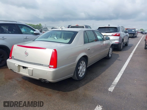 2009 Cadillac DTS 1SA z VIN 1G6KD57Y19U127449, wystawiony jako IAAI lot #42116152 z przebiegiem 107 901 mil mil oraz . Historia ofert i sprzedaży dostępna na DreamBid. Obrazek 4.
