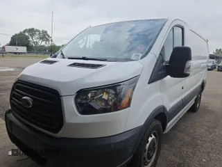 2018 Ford Transit z VIN 1FTYR1YG9JKA80761, wystawiony jako IAAI lot #42859226 z przebiegiem 132 605 mil mil oraz . Historia ofert i sprzedaży dostępna na DreamBid. Obrazek 25.
