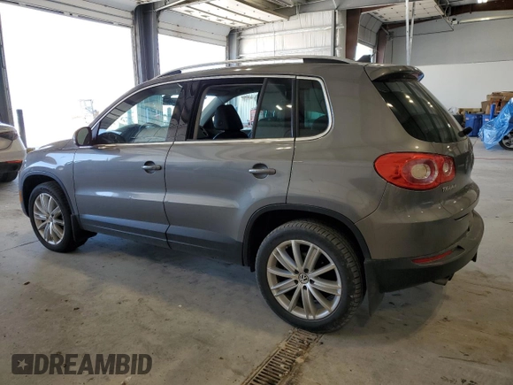 2011 Volkswagen Tiguan SEL z VIN WVGBV7AXXBW559663, wystawiony jako Copart lot #52307905 z przebiegiem 125 263 mil mil oraz Szkoda całkowita • Salvage title. Historia ofert i sprzedaży dostępna na DreamBid. Obrazek 2.