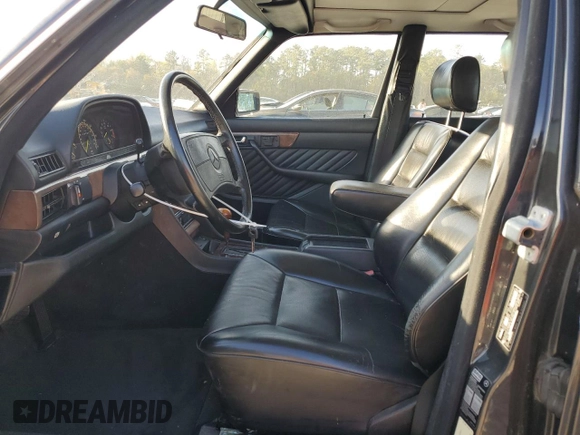 1989 Mercedes-Benz 560 with VIN WDBCA39E9KA463003, listed as a Copart auction lot 49808495 with 125,388 mi miles and Salvage Title. Bid and sale history available at DreamBid. Image 7.