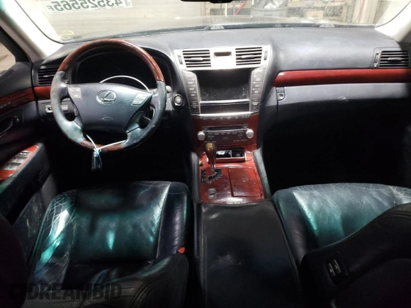 2011 Lexus LS 460 z VIN JTHCL5EF7B5009748, wystawiony jako Copart lot #43525565 z przebiegiem 215 040 mil mil oraz Szkoda całkowita • Salvage title. Historia ofert i sprzedaży dostępna na DreamBid. Obrazek 8.