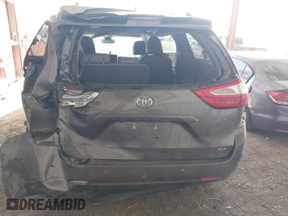 2019 Toyota Sienna XLE Auto Access Seat with VIN 5TDYZ3DC1KS986993, listed as a IAAI auction lot 40575042 with 73,581 mi miles. Bid and sale history available at carsss.com. Image 6.