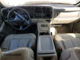 2000 Chevrolet Suburban LT with VIN 3GNFK16T8YG186798, listed as a Copart auction lot 73333444 with 253,866 mi miles and Salvage Title. Bid and sale history available at carsss.com. Image 8.