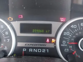 2005 Ford Expedition Eddie Bauer с VIN 1FMFU17585LA60924, выставлен на аукционе IAAI как лот 41845434 с пробегом 259 868 миль миль и . История ставок и продаж доступна на DreamBid. Изображение 7.