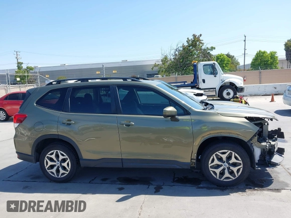 2022 Subaru Forester Premium z VIN JF2SKAEC2NH431414, wystawiony jako IAAI lot #42404661 z przebiegiem 51 516 mil mil oraz . Historia ofert i sprzedaży dostępna na DreamBid. Obrazek 14.