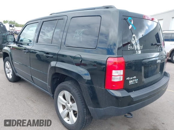 2013 Jeep Patriot Latitude z VIN 1C4NJRFB9DD165768, wystawiony jako IAAI lot #42175812 z przebiegiem 185 023 mil mil oraz . Historia ofert i sprzedaży dostępna na DreamBid. Obrazek 3.